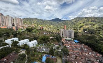 2506 - Vista a la montaña Piscina y Gym