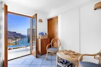 Cozy 1-bedroom apartment in charming Ravello with WiFi, AC