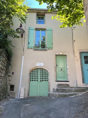 House at the foot of the castle + private parking Hôtels à : Champeix