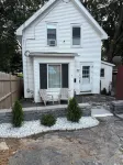 Charming 3-bedroom house with fast WiFi and is pet-friendly in Brockton