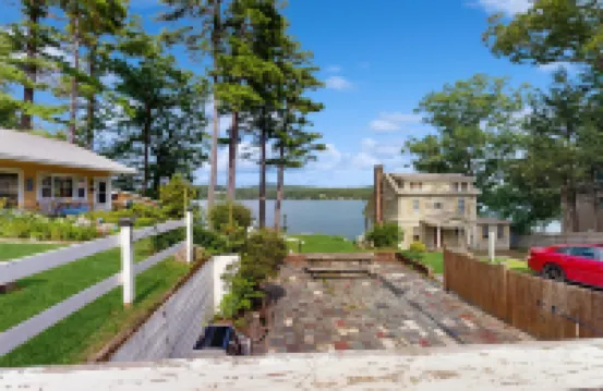 King Birch Lake Home, Unit 7 Hotels in Alton