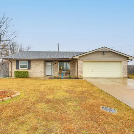 5 Mi to Museum of the Great Plains: Home w/ Patio