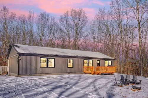 Buckingham Woods I Hocking Hills Hotels in Starr Township