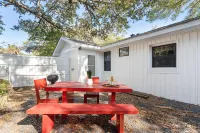 Expansive Living, Tranquil Outdoor Oasis - Charming Coastal Retreat Hotel a Folly Beach