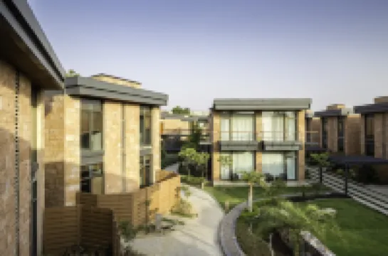 ทัช ดัมดามา เลค รีสอร์ท แอนด์ สปา, กูรูกรัม โรงแรมในคุร์เคาน์