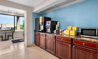 Days Inn by Wyndham Hoover Birmingham