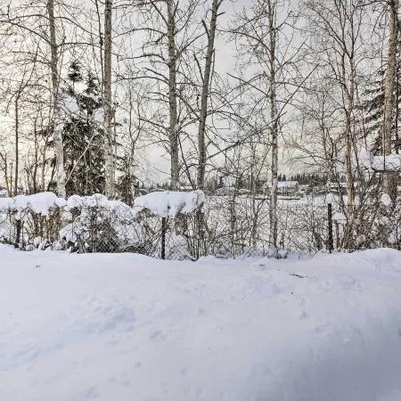 Lakefront Fairbanks Unit, 1 Mile to Pioneer Park!
