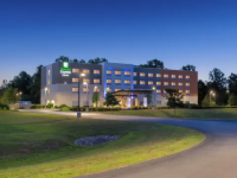 ホリデイ イン エクスプレス クイーンズベリー - レイク ジョージ エリア by IHG クイーンズベリーのホテル