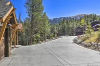 Walk to Lift: Luxe Villa w/ Hot Tub in Copper Mtn - Wifi