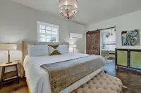 Sundance Studio w/Hot Tub&Grill Hotels in Gillespie County