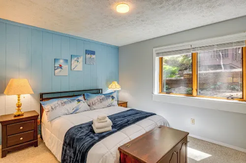Hike, Ski and Fish! Sunset-View Condo in Beech Mtn - 3-Star
