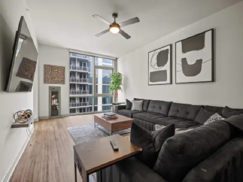 1 Lux Br , High Rise , Entire Apartment Hotels in Victory Park