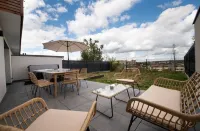 La Bulle Dorée Private Jacuzzi Amneville Cité des loisirs 8 p Hoteles en Amnéville