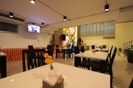 IBiz Boutique Hotel Отели рядом с достопримечательностью «The National Museum of Nakhon Si Thammarat»