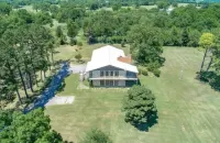 Primrose Farmhouse (Near Turner Falls)