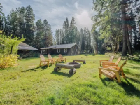 Spotted Bear Cabin For 6 Hotels in Bigfork