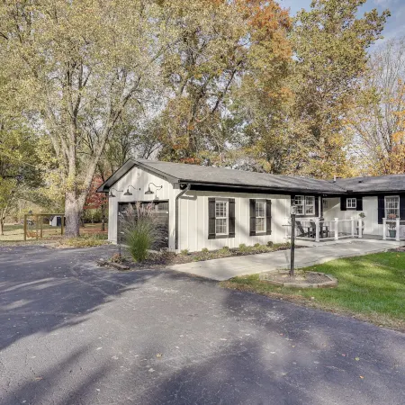 Powell Home w/ Fire Pit - 5 Mi to Columbus Zoo!