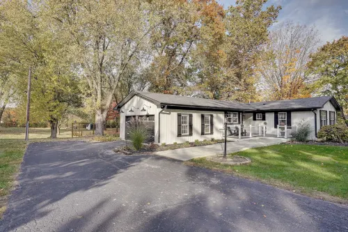 Powell Home w/ Fire Pit - 5 Mi to Columbus Zoo!