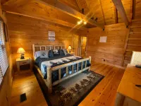 Escape to Our Serene Farm Cabin, Surrounded by Beautiful Rolling Pastures!<br>