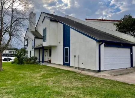 Linda's Lake House Waterfront on Lake Conroe