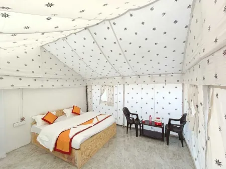 Barkha Desert Safari Camp Sam Sand Dunes Отели рядом с достопримечательностью «Джайсалмер»