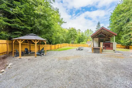 Willow Corner: cozy modern tiny home