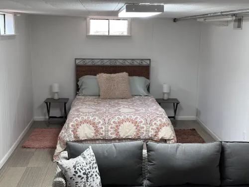 Simple  & spacious  1-bedroom basement living in Lexington. Close to W&L and VMI Hotels in Rockbridge County