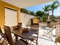 Seaside Apartment with BBQ & Garden - Wifi