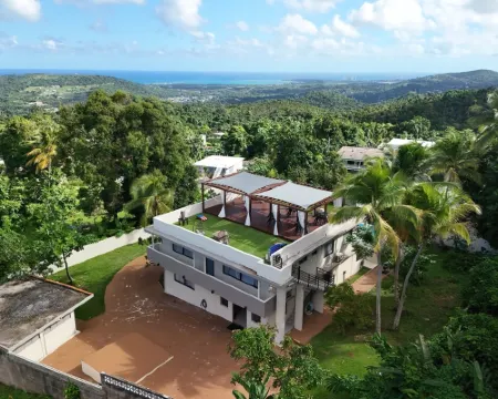 Casa Bella - El Yunque Rainforest Mansion with Panoramic Views + Rooftop Lounge Hotels in Zarzal