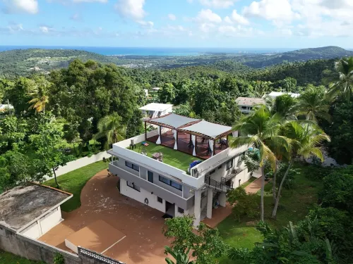 Casa Bella - El Yunque Rainforest Mansion with Panoramic Views + Rooftop Lounge