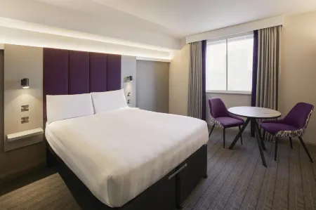 Premier Inn Dudley Town Centre Отели рядом с достопримечательностью «Заказник Котуолл Энд Локал»