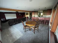 Mountain Retreat: Stunning Views, Off-Grid Luxury, Trails, Fishing, Stargazing