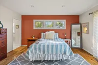 Panoramic Lake View Retreat with Firepit! Centrally Located on Wine Trail!