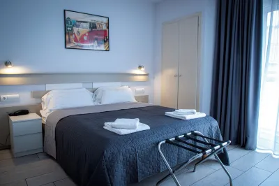 كمفورت كاليلا Hotels near Monument a Rafael Casanoves