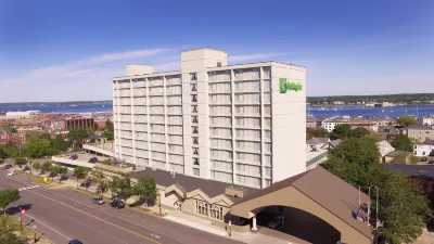 Holiday Inn PORTLAND-BY THE BAY by IHG Hotel a 
