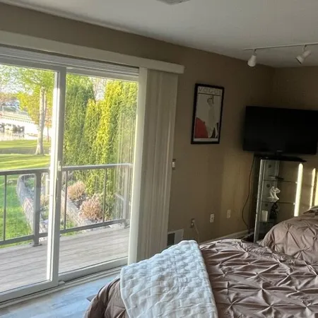 Luxury Lakefront 6-Bed Home in Norton Shores with Pool, Hot Tub, Video Games