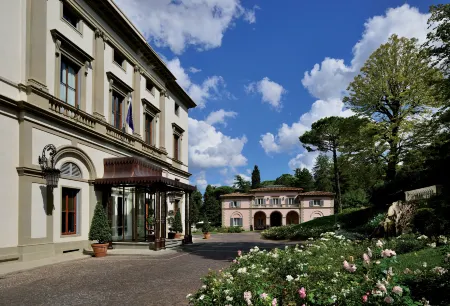 Villa Cora Отели рядом с достопримечательностью «San Felice in Piazza»