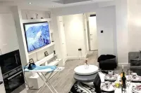 Uppamosluxurious London House With 4 Bedrooms Hôtels à : Rainham