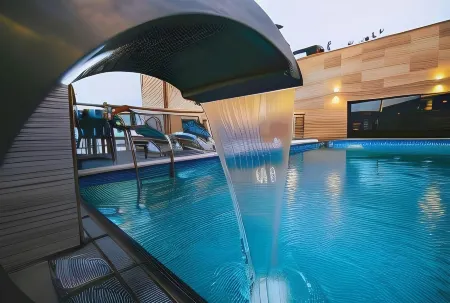 Iridium 70 Hotel Отели рядом с достопримечательностью «Bicycle Square (Midan Addarajah)»