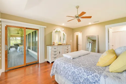 East Palatka Home on St Johns River w/ Boat Dock! - parking