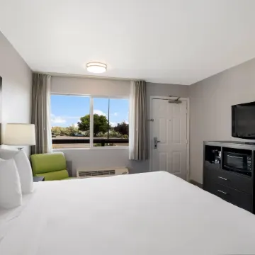 Richland Riverfront Hotel and Conference Center, Ascend Hotel Collection