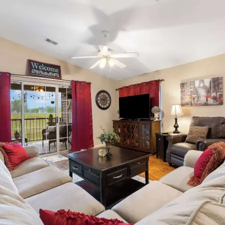 Home on the Golf Range - Holiday Hills Branson - Golf Resort - Outdoor Pools
