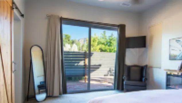 Hot Tub, Heated Pool, King Bed, Trails @ Hangar House by StargazerSedona