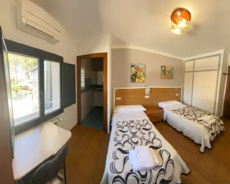Hotel les Roques Hotele w: Bascara