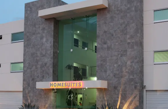 薩拉戈薩家庭套房酒店