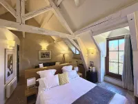 Les Glycines Vézelay فنادق في Nuars