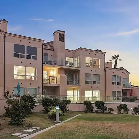Outdoor Retreat with Panoramic Ocean Vistas, Sunrises, and Sunsets.