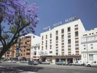 Virgen de Los Reyes Hotels near Aquopolis