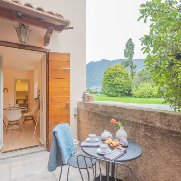 La Piazza di Cernobbio - Near the Lake