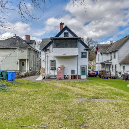< 2 Mi to Hospitals & University: South Wedge Apt!